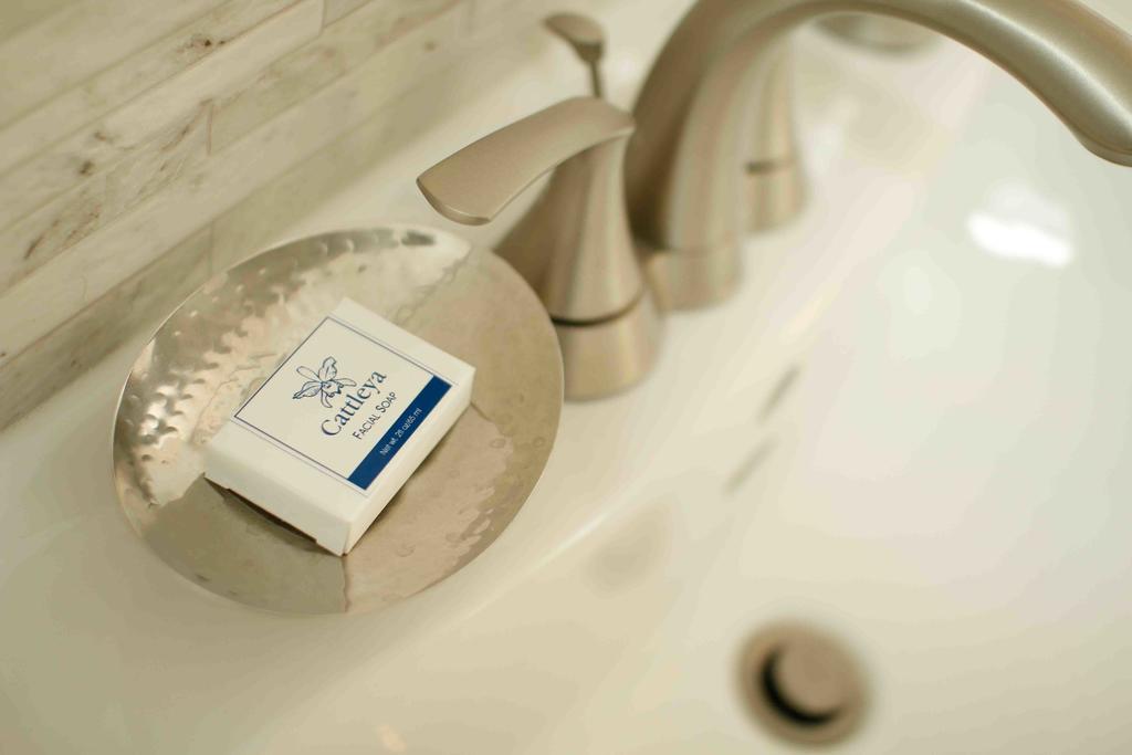 Cattleya Luxury Suites Kingston Pokoj fotografie