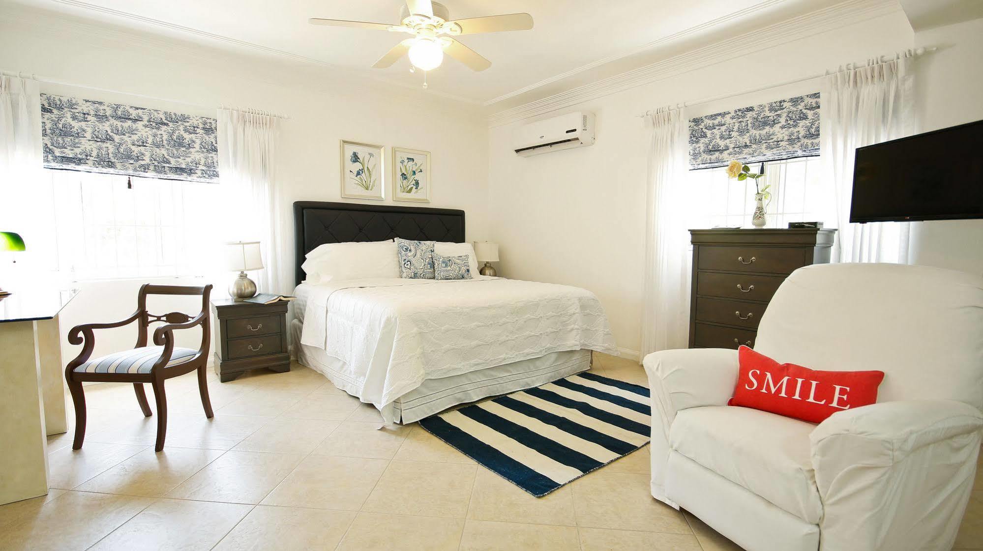 Cattleya Luxury Suites Kingston Exteriér fotografie